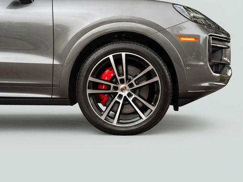 Used 2025 Porsche Cayenne S AWD/4WD image 6