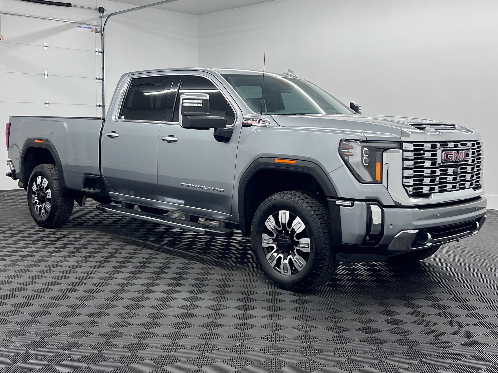 Used 2024 GMC Sierra 3500 Denali AWD/4WD image 7