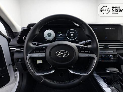 Used 2023 Hyundai Elantra Limited FWD image 9
