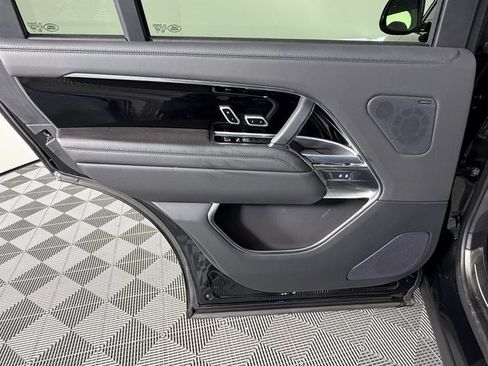 Used 2025 Land Rover Range Rover Long Wheelbase SE image 18