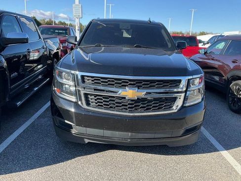 Used 2019 Chevrolet Suburban LT image 2