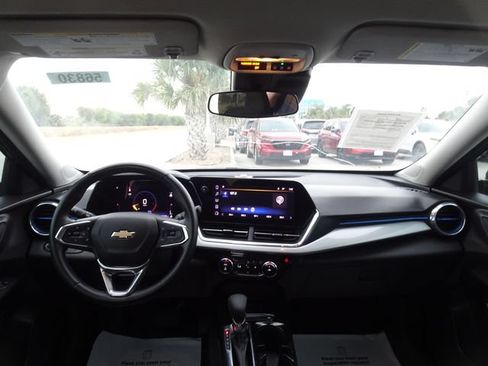 Used 2025 Chevrolet Trax LT w/ Driver Confidence Package FWD image 11