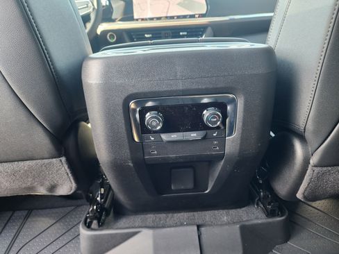 Used 2026 Chevrolet Suburban RST w/ Comfort Package image 17