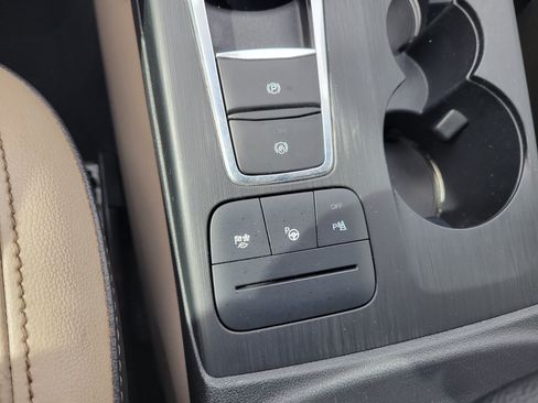 Used 2020 Ford Escape Titanium FWD image 22