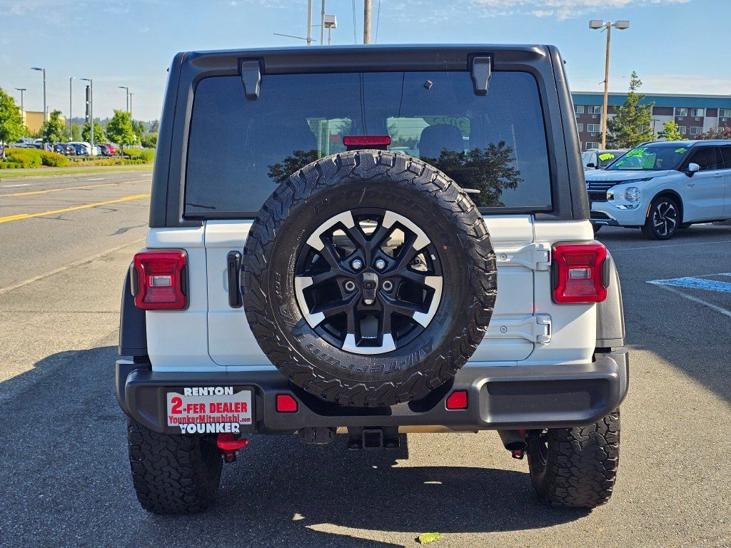 Used 2025 Jeep Wrangler Unlimited Rubicon AWD/4WD image 8