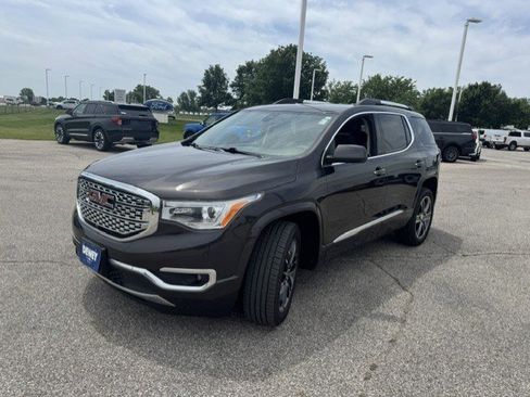 Used 2018 GMC Acadia Denali w/ Technology Package AWD/4WD image 3