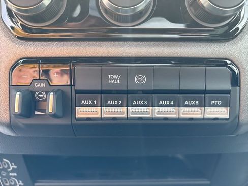 New 2026 RAM 3500 Big Horn AWD/4WD image 21