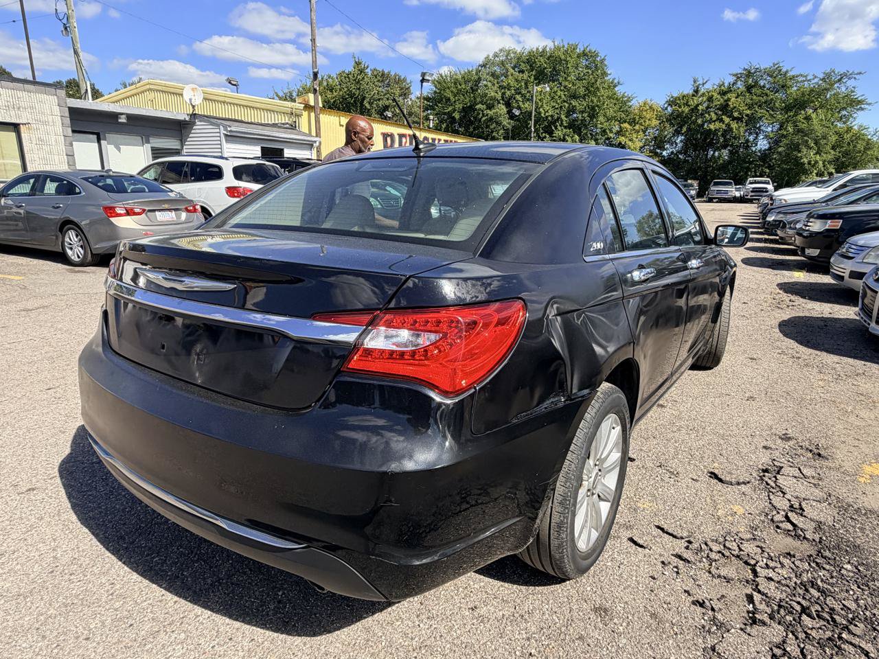 Used 2013 Chrysler 200 Limited FWD image 5