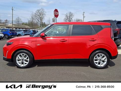 Used 2023 Kia Soul LX w/ LX Technology Package image 8