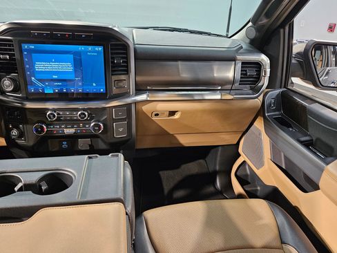 Used 2022 Ford F150 Lariat AWD/4WD image 11
