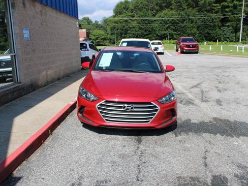 Used 2017 Hyundai Elantra SE FWD image 2
