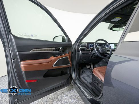 Used 2024 Kia Telluride SX Prestige AWD/4WD image 9