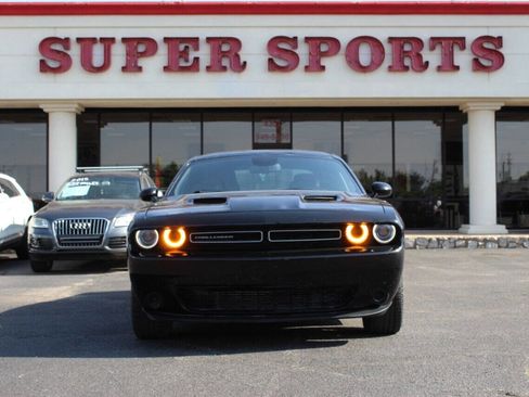 Used 2020 Dodge Challenger SXT image 1