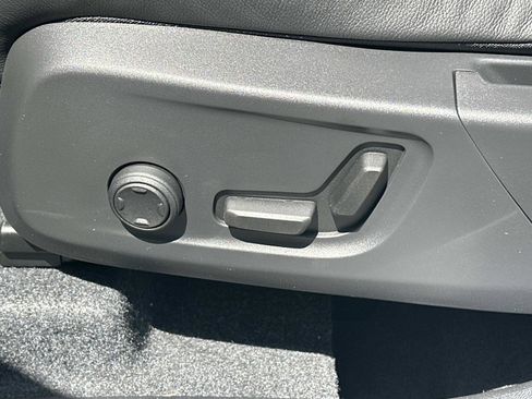 New 2026 Volvo XC40 B5 Ultra w/ Climate Package image 14