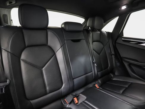 Used 2020 Porsche Macan image 26