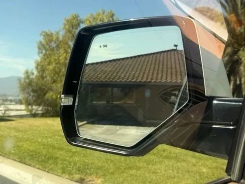 Used 2016 Cadillac Escalade Platinum AWD/4WD image 22