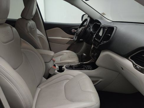 Used 2020 Jeep Cherokee Limited FWD image 21