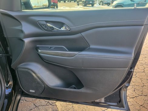 Used 2023 GMC Acadia SLT w/ Elevation Edition image 24