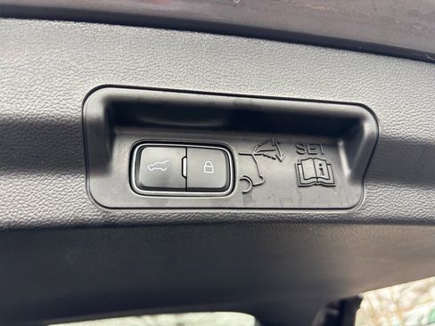 Used 2023 Ford Explorer XLT w/ Equipment Group 202A image 23