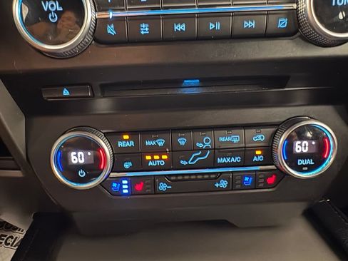 Used 2018 Ford Expedition XLT w/ Equipment Group 202A RWD image 33
