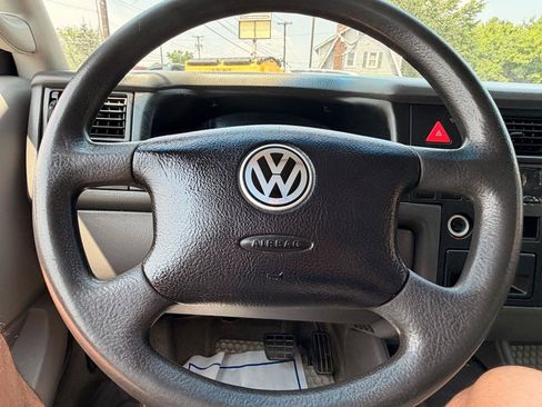 Used 2003 Volkswagen Eurovan MV FWD image 22