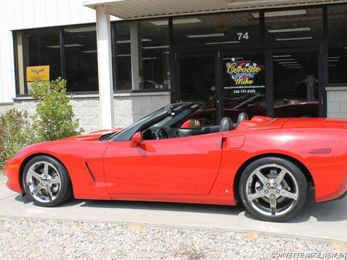 Used 2007 Chevrolet Corvette Convertible w/ Preferred Equipment Group RWD image 5