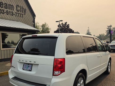 Used 2011 Dodge Grand Caravan Mainstreet w/ PWR Convenience Group FWD image 7