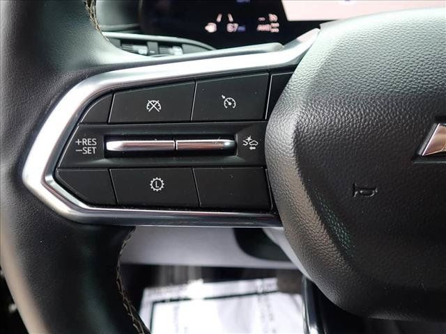 Used 2025 Chevrolet Traverse LT w/ Driver Confidence Package AWD/4WD image 14