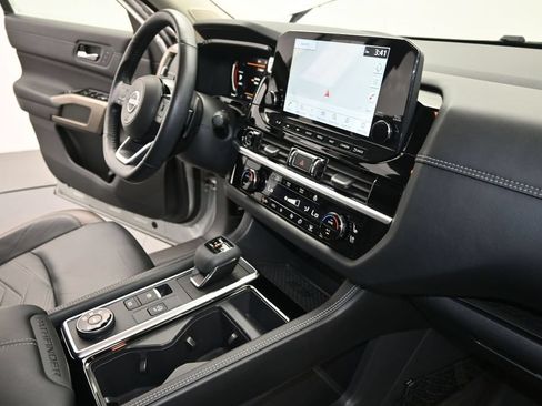 Used 2023 Nissan Pathfinder Platinum AWD/4WD image 12