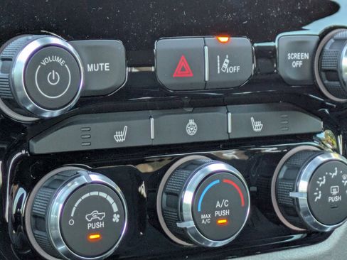 New 2026 RAM 1500 4x4 Crew Cab image 25