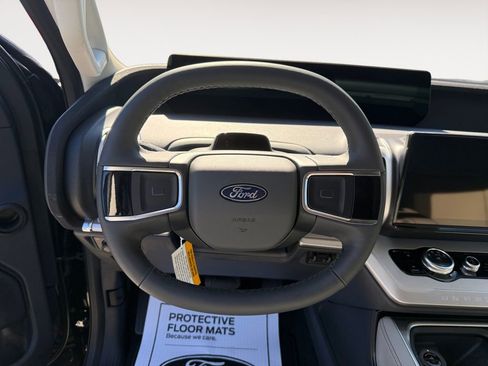 New 2025 Ford Expedition Active image 19