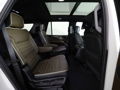 Used 2025 GMC Yukon Denali Ultimate AWD/4WD image 11