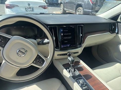 Used 2021 Volvo S60 T6 Momentum w/ Premium Package AWD/4WD image 7