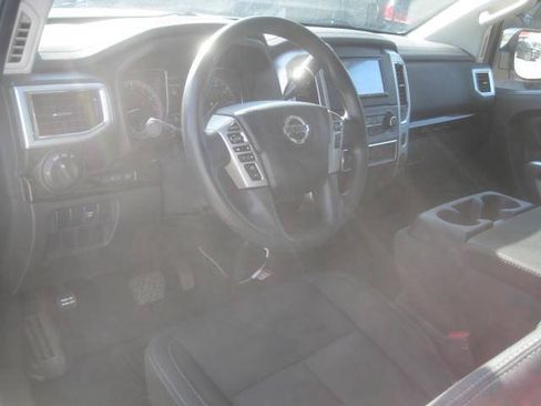 Used 2018 Nissan Titan SV AWD/4WD image 15
