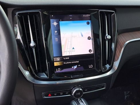 Used 2021 Volvo S60 T5 Momentum w/ Premium Package image 21