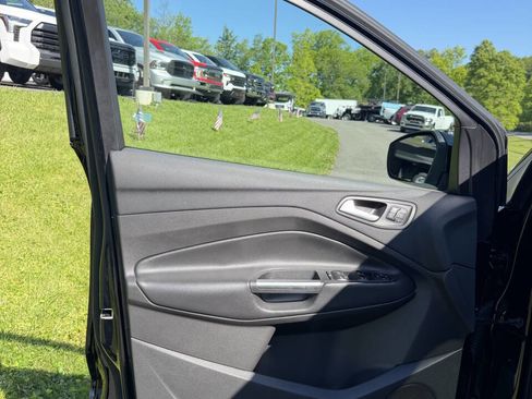 Used 2017 Ford Escape Titanium w/ Equipment Group 301A AWD/4WD image 22