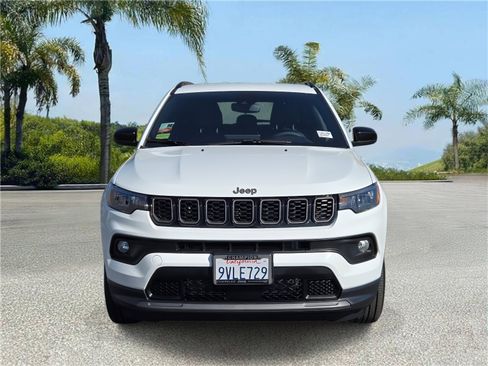 Used 2026 Jeep Compass Latitude image 3