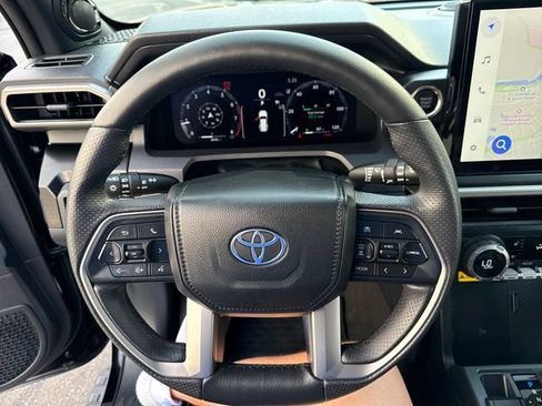 Used 2025 Toyota 4Runner Limited w/ Tow Technology Package AWD/4WD image 16