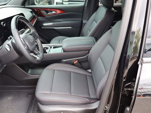 Certified 2025 Chevrolet Traverse Z71 w/ Enhanced Driving Package AWD/4WD image 16