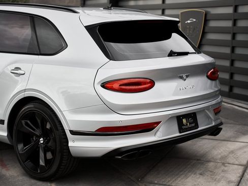 Used 2023 Bentley Bentayga Extended Wheelbase image 8
