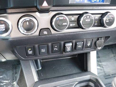 Used 2023 Toyota Tacoma TRD Off-Road w/ Technology Package AWD/4WD image 15