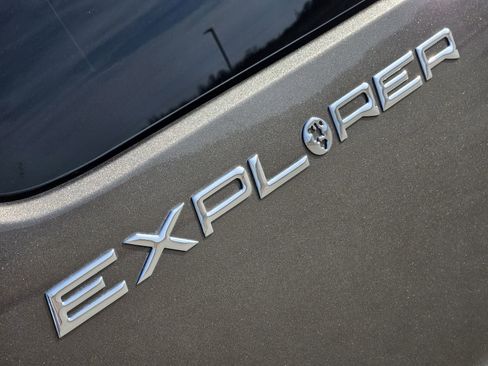 Used 2023 Chevrolet Express 2500 Work Van image 16