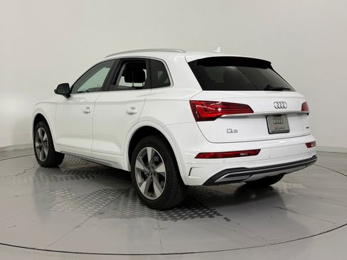 Used 2023 Audi Q5 Premium w/ Convenience Package image 3