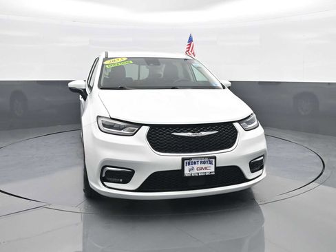 Used 2023 Chrysler Pacifica Touring-L FWD image 2