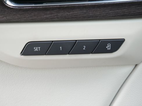 Used 2023 Buick Envision Avenir AWD/4WD image 32