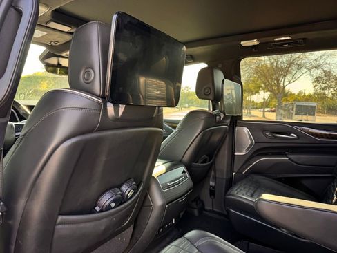 Used 2022 Cadillac Escalade ESV Sport Platinum AWD/4WD image 11