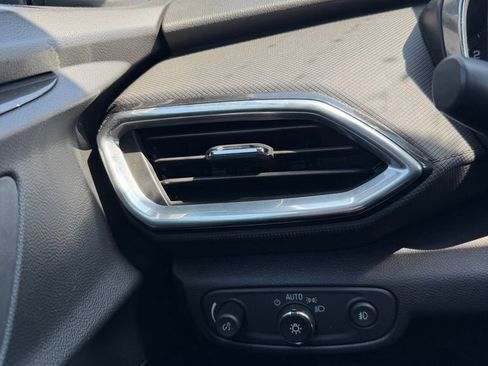 Used 2023 Chevrolet TrailBlazer LT FWD image 20