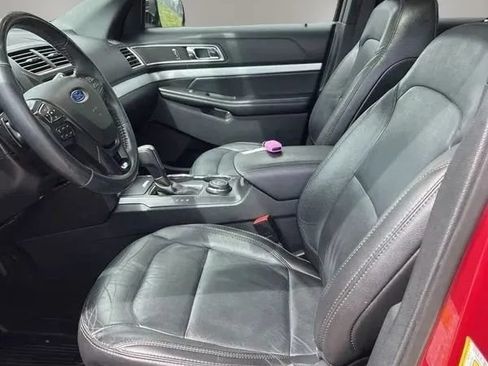 Used 2017 Ford Explorer XLT w/ Equipment Group 202A AWD/4WD image 20