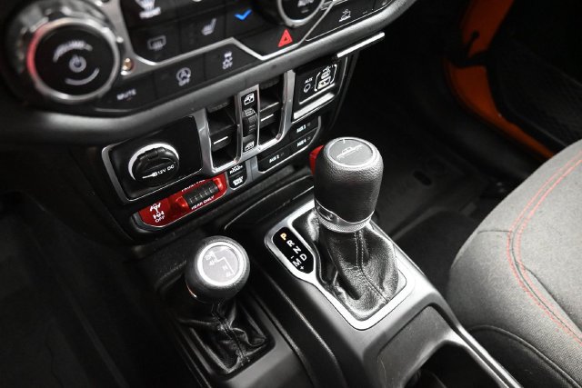 Used 2025 Jeep Gladiator Rubicon w/ Convenience Group AWD/4WD image 10