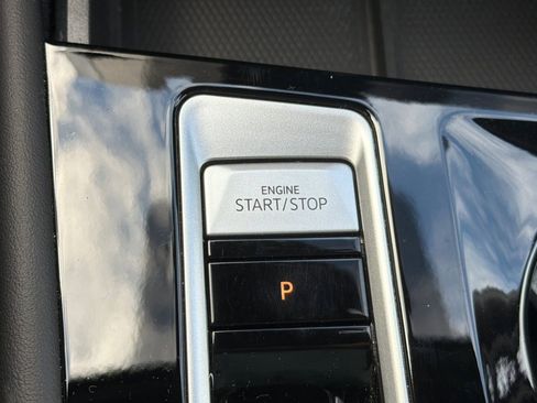 Used 2024 Volkswagen Atlas Cross Sport SE w/ Panoramic Sunroof Package image 22